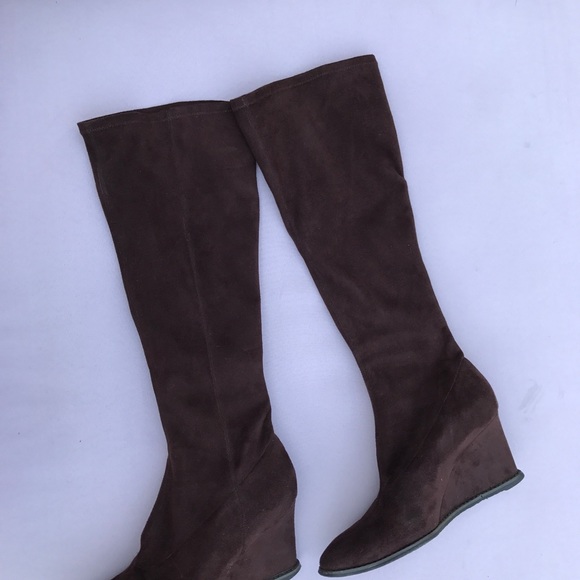 Boots - Picture 3 of 8